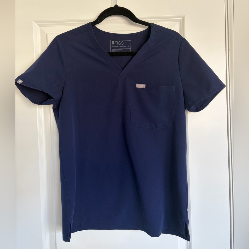 FIGS Catarina One-Pocket Scrub Top Navy